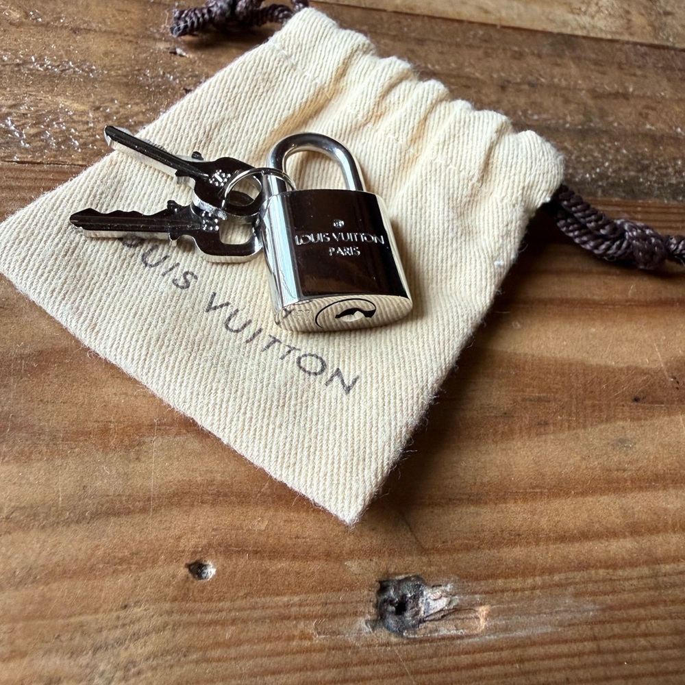Louis Vuitton Silver Keys and Padlock | Polished Silver Lock and Key Set - Picture 11 of 17